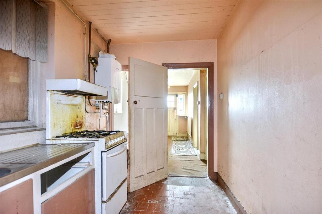 Kitchen 2.jpeg