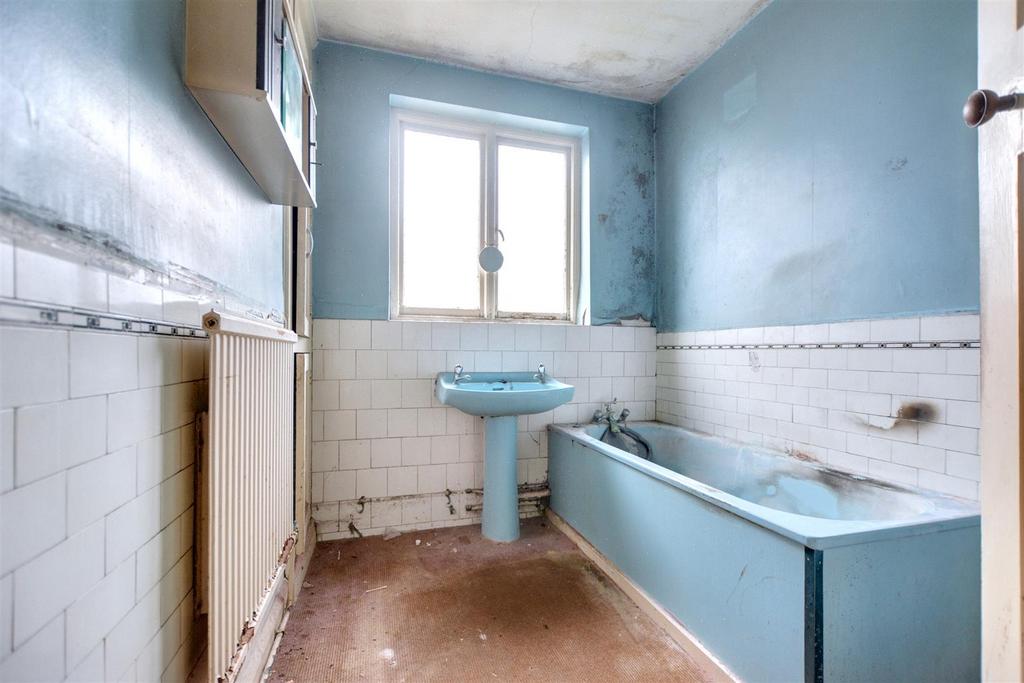 Bathroom 1.jpeg