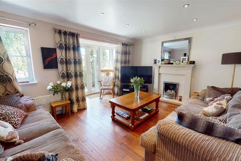 4 bedroom detached house for sale, Upper Hall View, Northowram, Halifax