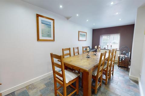 4 bedroom detached house for sale, Upper Hall View, Northowram, Halifax