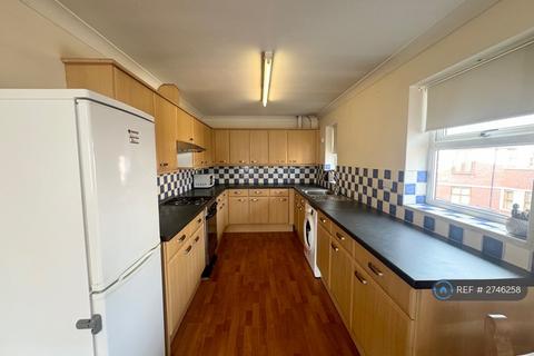2 bedroom flat to rent, St. Josephs Court, Gabalfa, Cardiff, CF14
