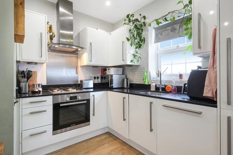 2 bedroom flat for sale, Semley Road, Norbury, London, SW16