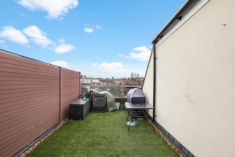 2 bedroom flat for sale, Semley Road, Norbury, London, SW16