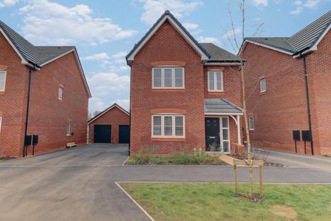 4 bedroom detached house to rent, Oakley Road, Kenilworth