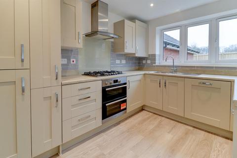 4 bedroom detached house to rent, Oakley Road, Kenilworth