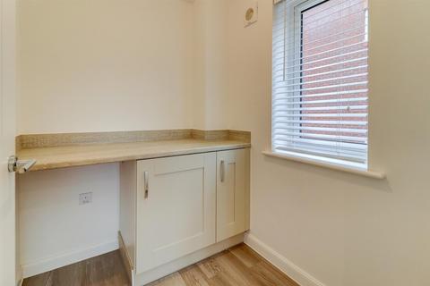 4 bedroom detached house to rent, Oakley Road, Kenilworth