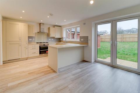 4 bedroom detached house to rent, Oakley Road, Kenilworth