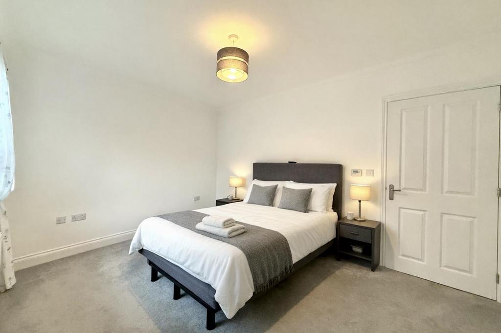 Bedroom One.jpg