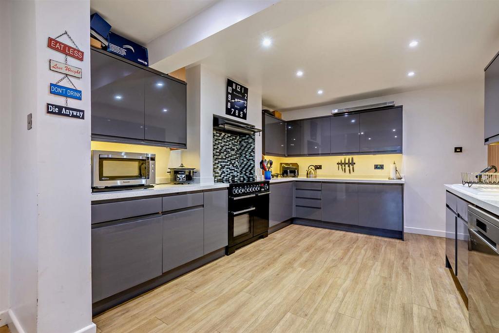 8675728-interior07-800.jpg