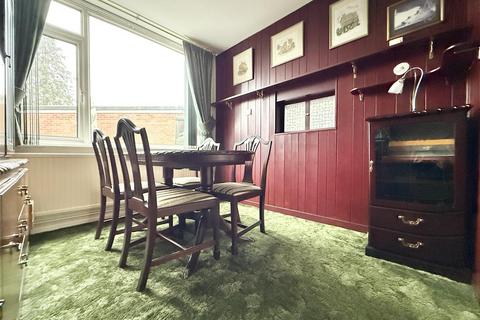 3 bedroom semi-detached house for sale, Kingsway, Braunstone Town LE3