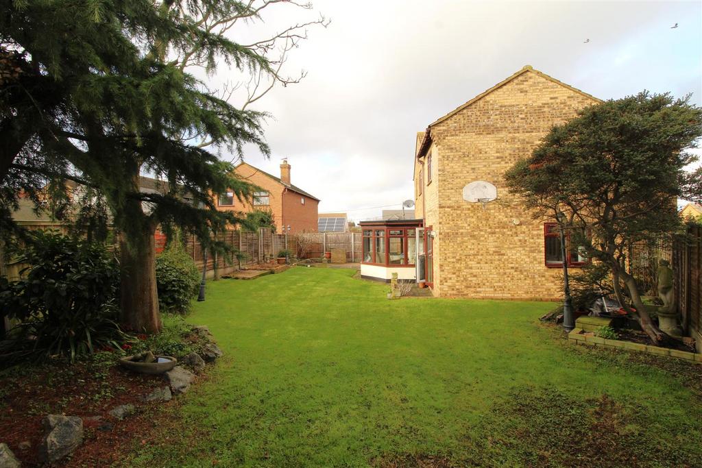 Large Rear Enclosed Garden