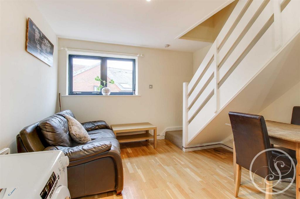 House in Leeds, West Yorkshire - View 4