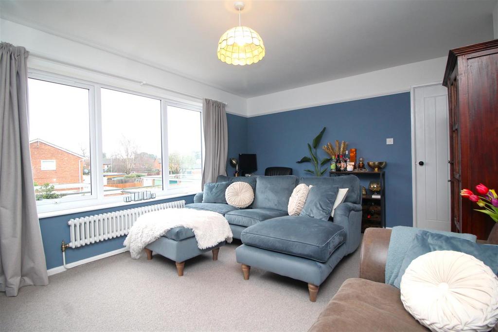 Living room 2.JPG