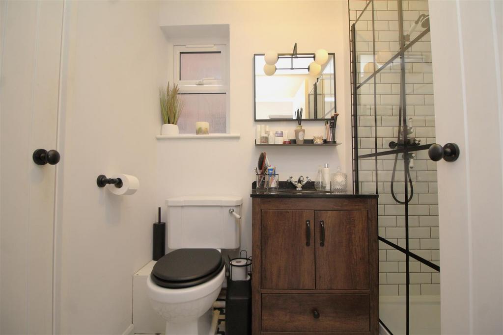 Bathroom 2.JPG