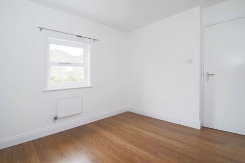 2 bedroom ground floor flat to rent, 52 Salisbury Place Langton Road