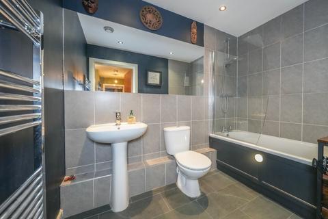 2 bedroom flat for sale, Worsdell Drive, Gateshead, NE8
