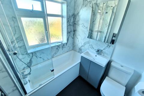 3 bedroom semi-detached house to rent, Summerton Road, Leamington Spa CV31