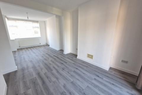 3 bedroom semi-detached house to rent, Summerton Road, Leamington Spa CV31