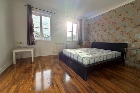 3 bedroom house to rent, Goodey Road, Barking