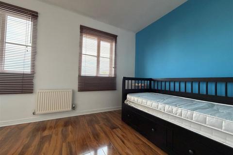 3 bedroom house to rent, Goodey Road, Barking