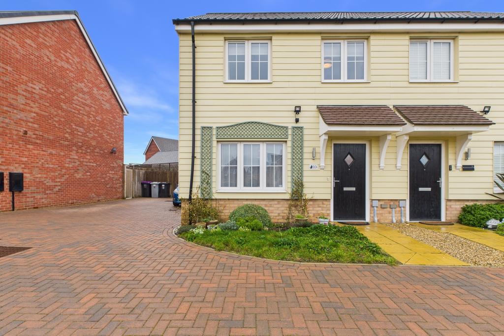 Front view of this stunning house