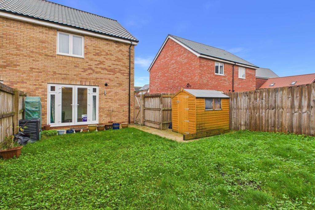 Low maintenance garden with side access