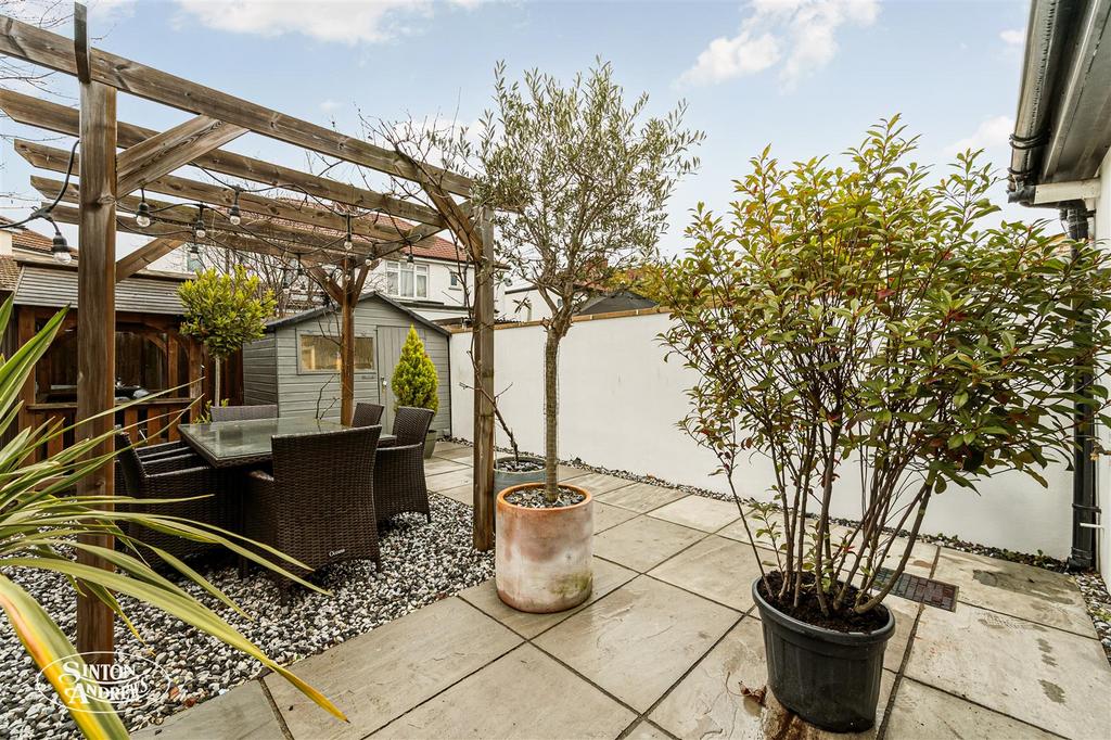 11 Elthorne Avenue-10.jpg