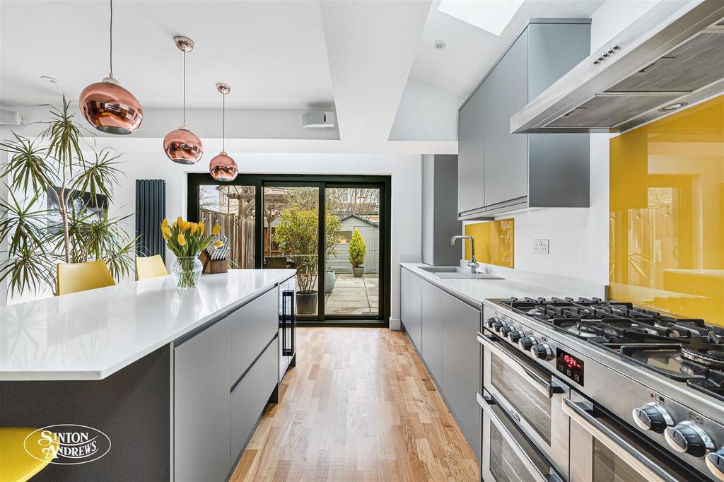 11 Elthorne Avenue-8.jpg