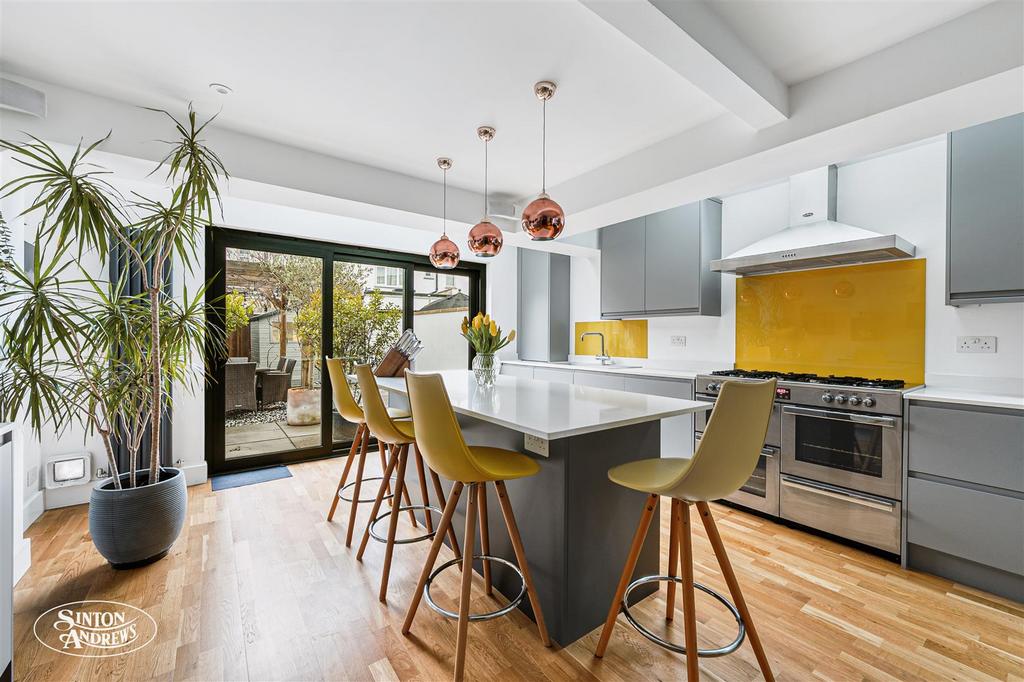 11 Elthorne Avenue-7.jpg