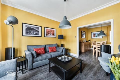 4 bedroom terraced house for sale, Elthorne Avenue, London
