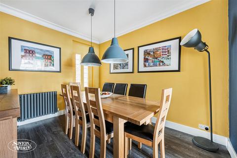 4 bedroom terraced house for sale, Elthorne Avenue, London