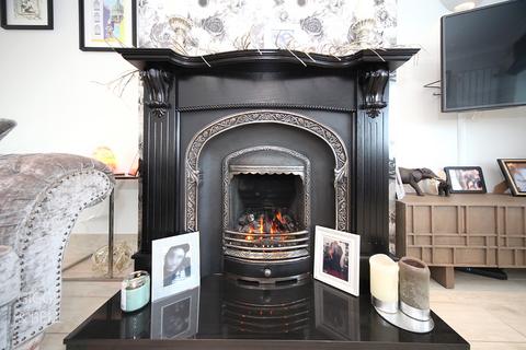 3 bedroom semi-detached house for sale, Weltmore Road, LU3 2TN