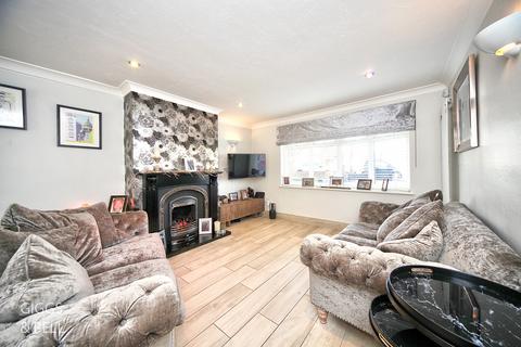 3 bedroom semi-detached house for sale, Weltmore Road, LU3 2TN