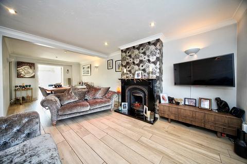 3 bedroom semi-detached house for sale, Weltmore Road, LU3 2TN