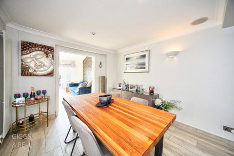 3 bedroom semi-detached house for sale, Weltmore Road, LU3 2TN