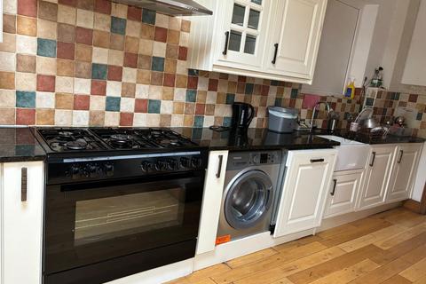 1 bedroom in a house share to rent, Victoria Avenue, Uxbridge UB10