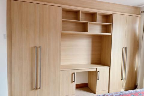 1 bedroom in a house share to rent, Victoria Avenue, Uxbridge UB10