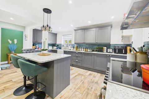 3 bedroom end of terrace house for sale, Smithville Close, Lydney GL15