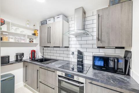 2 bedroom apartment for sale, Croydon Road, Caterham, CR3