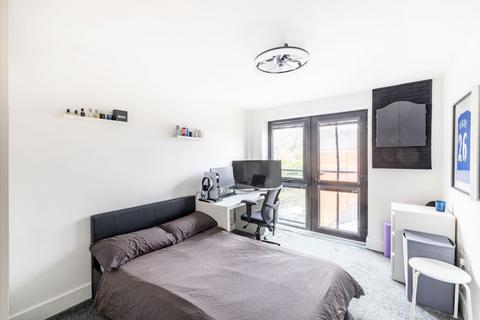 2 bedroom apartment for sale, Croydon Road, Caterham, CR3