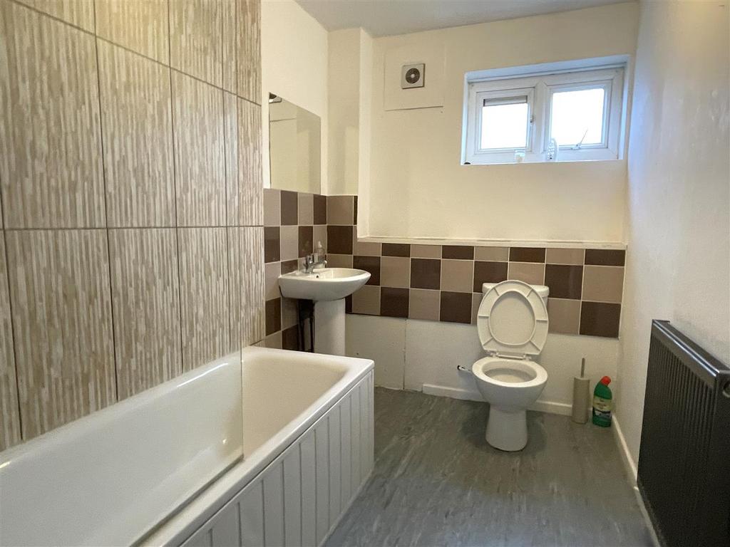 Bathroom.JPG