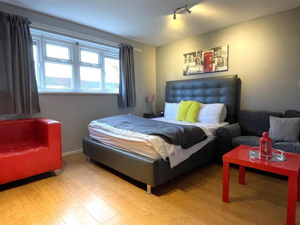 BEdroom3.1.JPG