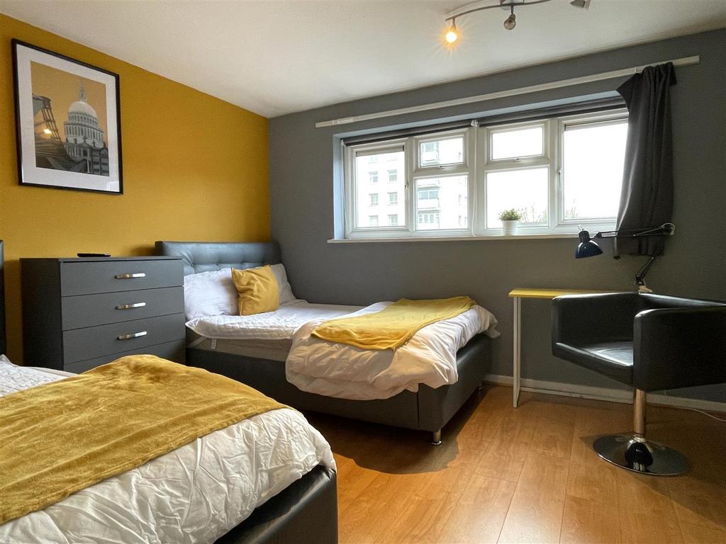 Bed5.JPG