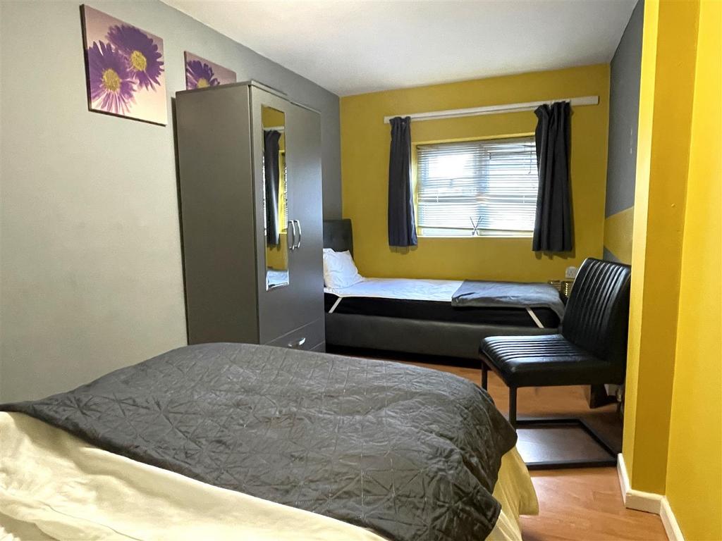 Bedroom1.JPG