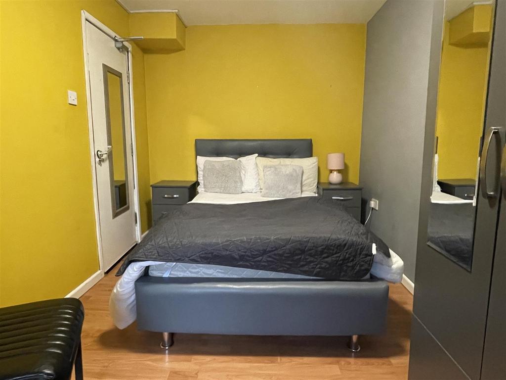 Bedroom1.1.JPG