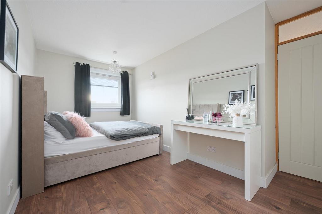 62 Meldrum Court021.JPG