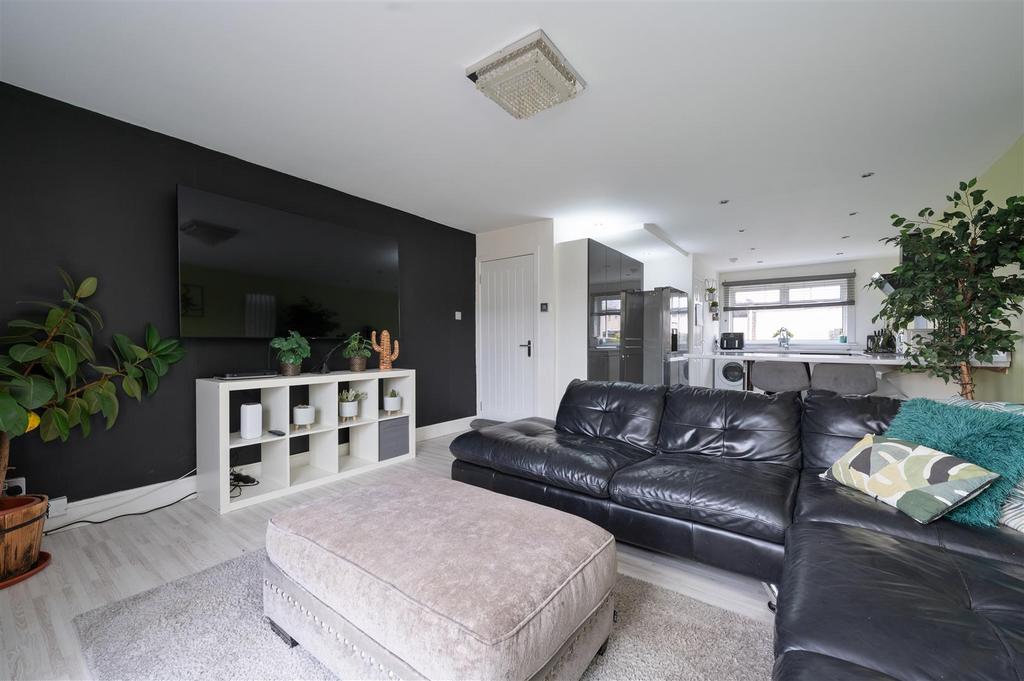 62 Meldrum Court014.JPG