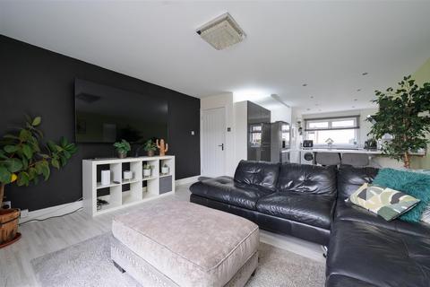 3 bedroom end of terrace house for sale, 62 Meldrum Court, Dunfermline, KY11 4XS