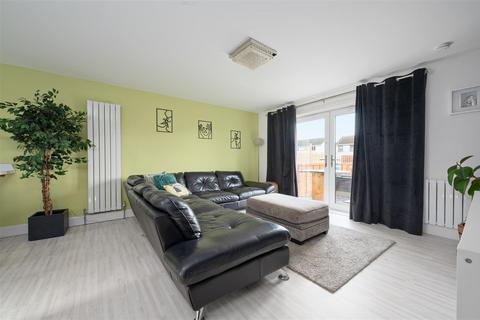 3 bedroom end of terrace house for sale, 62 Meldrum Court, Dunfermline, KY11 4XS