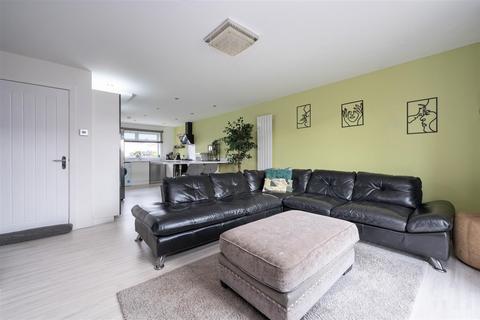 3 bedroom end of terrace house for sale, 62 Meldrum Court, Dunfermline, KY11 4XS